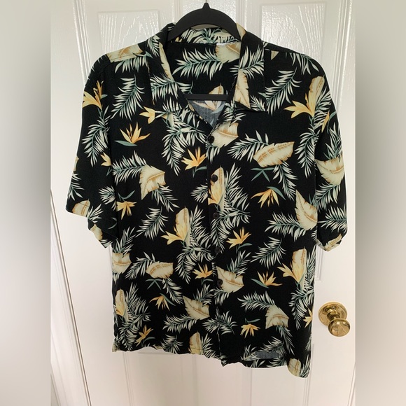🏝️Vintage Hawaiian Print Short Sleeve Shirt🏝️ - Picture 4 of 7